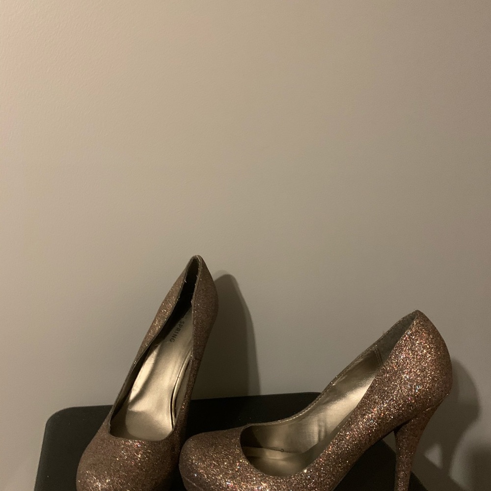 Heels - Picture 4 of 4